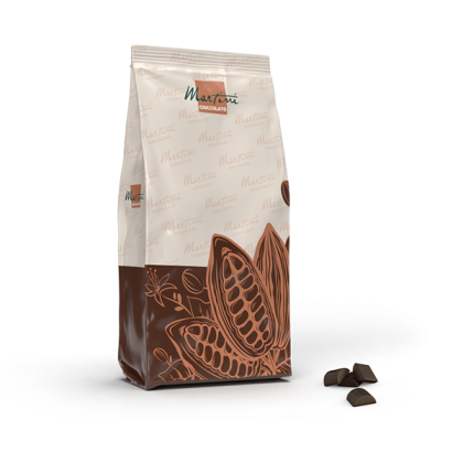 카카오 꼬투리 그림이 그려진 Martini Cioccolato 초콜릿 봉지, 옆에 낱개 다크 초콜릿 조각들